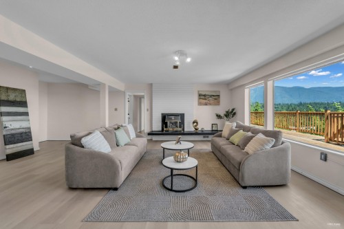 818 Younette Drive, West Vancouver, BC 