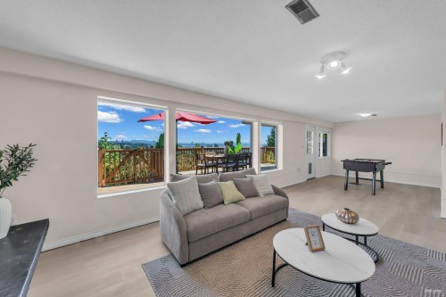 818 Younette Drive, West Vancouver, BC 