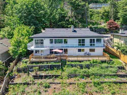 818 Younette Drive, West Vancouver, BC 