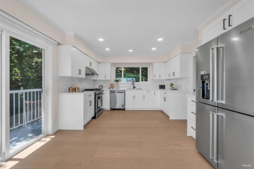 818 Younette Drive, West Vancouver, BC 