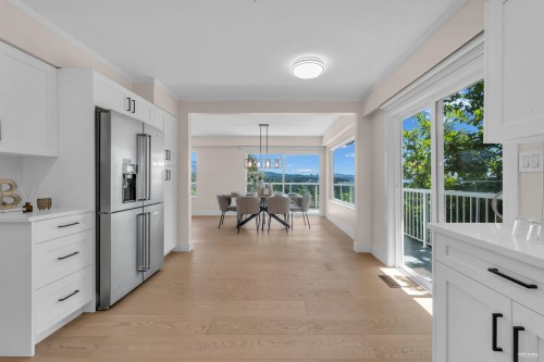 818 Younette Drive, West Vancouver, BC 