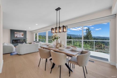 818 Younette Drive, West Vancouver, BC 