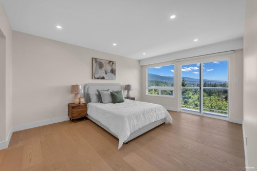 818 Younette Drive, West Vancouver, BC 