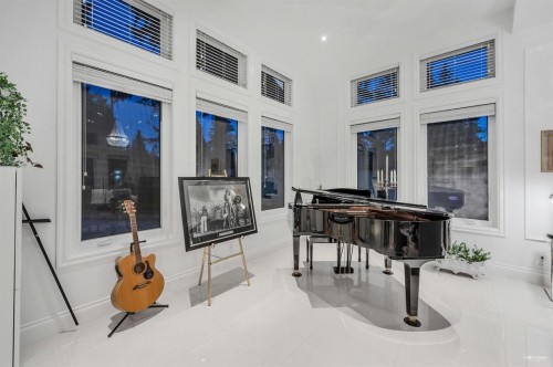 4511 Capilano Road, North Vancouver, BC 