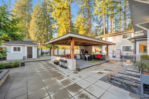 4511 Capilano Road, North Vancouver, BC 