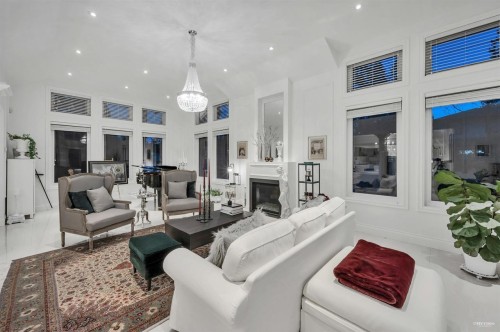 4511 Capilano Road, North Vancouver, BC 