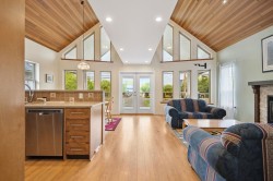 4394 River Road W Delta, BC V4K 1S2