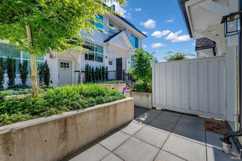 103-707 Robinson Street, Coquitlam, BC 