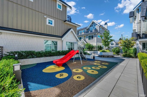 103-707 Robinson Street, Coquitlam, BC 