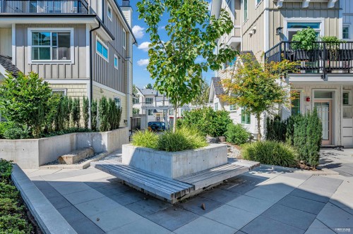 103-707 Robinson Street, Coquitlam, BC 