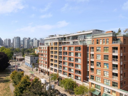 903-221 Union Street  Vancouver, BC V6A 0B4