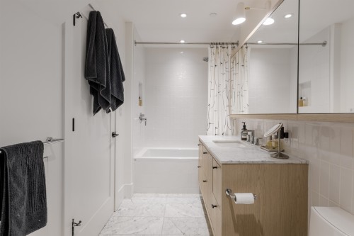 2502 33Rd Avenue W, Vancouver, BC 