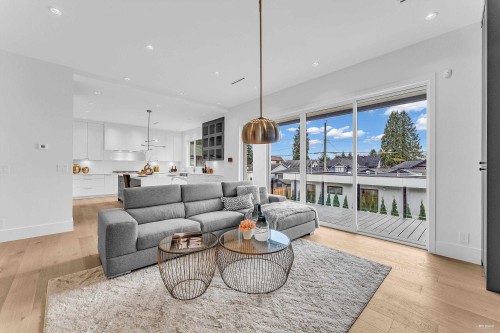 615 6Th Street E, North Vancouver, BC 