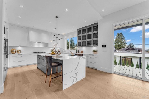 615 6Th Street E, North Vancouver, BC 