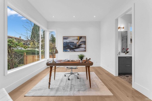 615 6Th Street E, North Vancouver, BC 