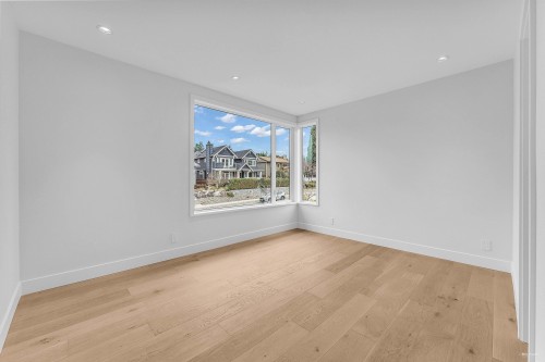 615 6Th Street E, North Vancouver, BC 