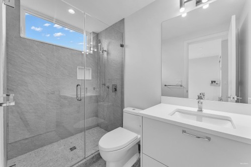 615 6Th Street E, North Vancouver, BC 