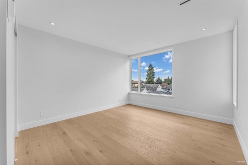 615 6Th Street E, North Vancouver, BC 