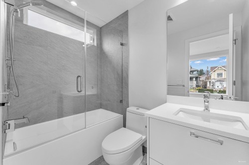 615 6Th Street E, North Vancouver, BC 