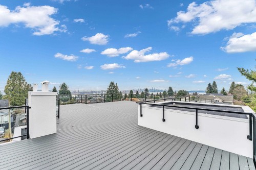 615 6Th Street E, North Vancouver, BC 