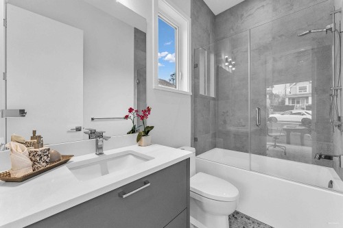 615 6Th Street E, North Vancouver, BC 