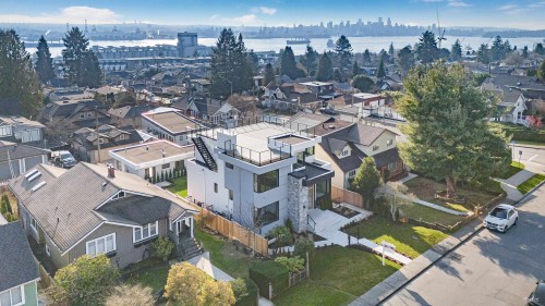 615 6Th Street E, North Vancouver, BC 