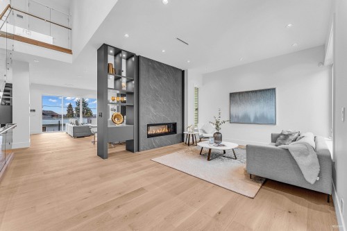 615 6Th Street E, North Vancouver, BC 