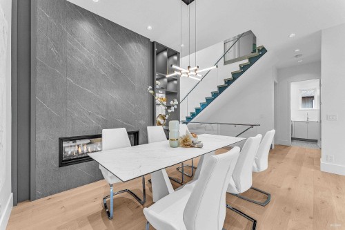 615 6Th Street E, North Vancouver, BC 