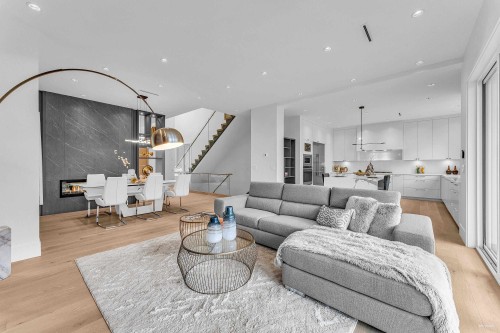 615 6Th Street E, North Vancouver, BC 