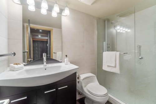 2201-909 Burrard Street, Vancouver, BC 