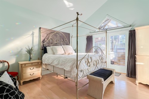 15 Oceanview Road, Lions Bay, BC 