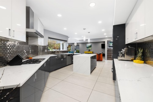 3722 Southridge Place, West Vancouver, BC 