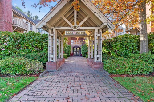 205-843 22Nd Street, West Vancouver, BC 