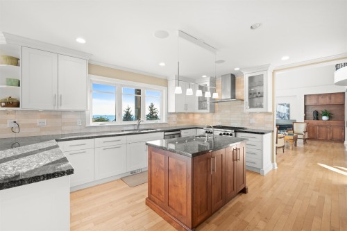 1408 31St Street, West Vancouver, BC 