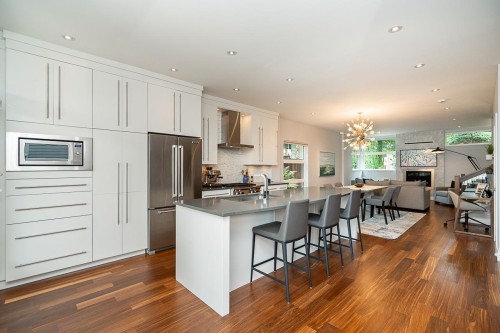 2007 Larson Road, North Vancouver, BC 