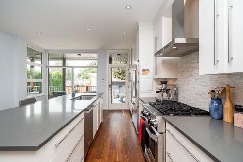 2007 Larson Road, North Vancouver, BC 