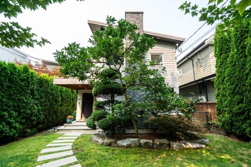 2007 Larson Road, North Vancouver, BC 