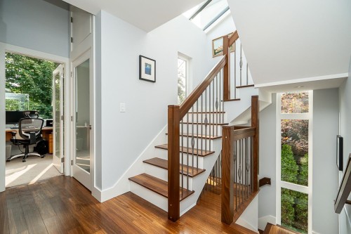 2007 Larson Road, North Vancouver, BC 