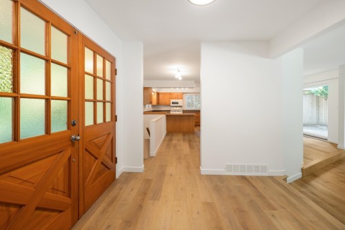 5733 Bluebell Drive, West Vancouver, BC 