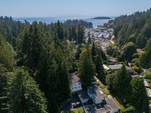 5733 Bluebell Drive, West Vancouver, BC 