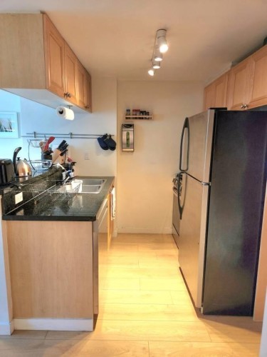 702-928 Richards Street, Vancouver, BC 