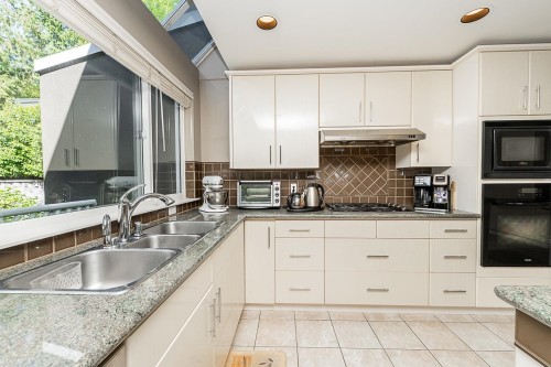 180 Osborne Road W, North Vancouver, BC 