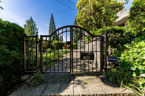 180 Osborne Road W, North Vancouver, BC 