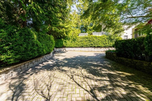 180 Osborne Road W, North Vancouver, BC 