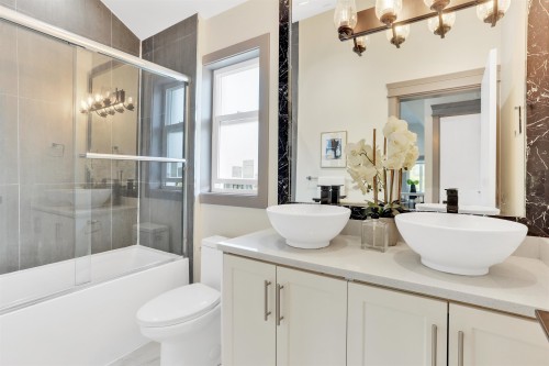 1008 24Th Avenue E, Vancouver, BC 