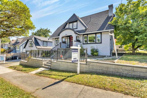 1008 24Th Avenue E, Vancouver, BC 