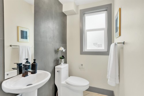 1008 24Th Avenue E, Vancouver, BC 