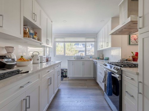 2325 8Th Avenue W, Vancouver, BC 