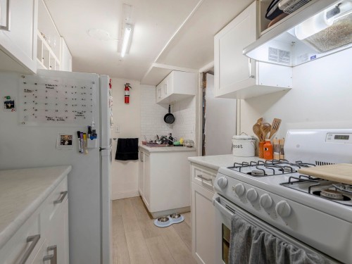 2325 8Th Avenue W, Vancouver, BC 