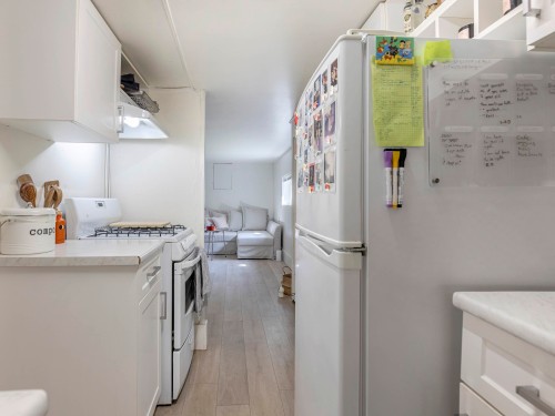 2325 8Th Avenue W, Vancouver, BC 